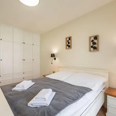 Cozy Near The With Parking And Balcony In By Renters Apartment *
